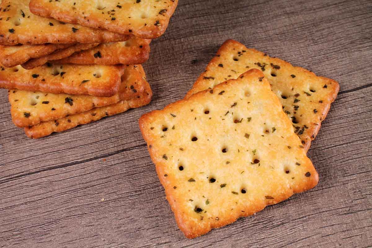 Whole Wheat Vegetable Crackers 190 Gm - Image 2